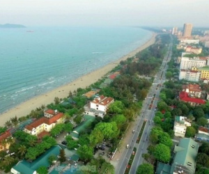 'Tối hậu thư'' với hàng trăm ki-ốt dọc bãi biển Cửa Lò
