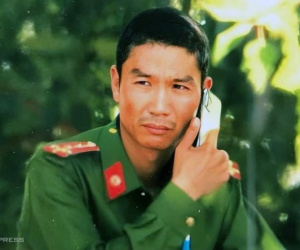 Xử lý thế nào người mặc đồng phục công an nổ súng cướp tiệm vàng ném cho người dân?