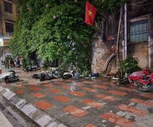 Đâm văng xe máy như ngả rạ, lái xe gây tai nạn quỳ gối xin tha thứ