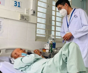 Cụ ông 70 tuổi đi cấp cứu vì nhét bí đao trong hậu môn