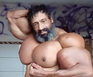 Bơm chất cấm vào người để có cơ bắp như Hulk, lực sĩ thể hình Brazil qua đời ở tuổi 55