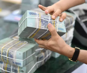 Lãi suất lại lập đỉnh, có tiền gửi ngân hàng là sướng