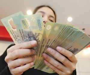 Nhân viên ngân hàng nào có thu nhập cao nhất hệ thống?