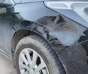 Nể bạn thân cho mượn ô tô, khổ chủ phải đi tận 12km lấy về và cái kết 'héo lời': Xăng thì cạn, xe thì móp