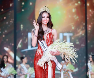 Quá khứ cơ cực của Tân hoa hậu Hoàn vũ Thái Lan: Từng ăn cơm ké nhà sư, sống ở bãi rác