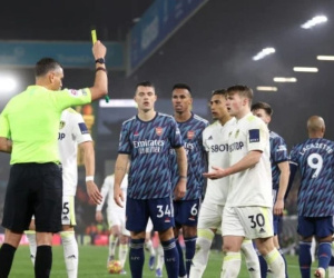 Cơ quan tội phạm Quốc gia Anh điều tra thẻ vàng từ mùa trước của Xhaka