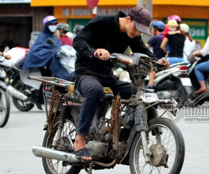 Hà Nội kiểm tra khí thải xe máy cũ, không xét thưởng nếu để dân đốt rơm rạ