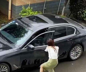 Chồng đi công tác nhưng ô tô lại đỗ ở nhà bạn thân, vợ phát hiện bí mật động trời
