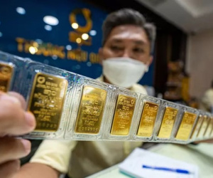 Giá vàng hôm nay 7/8: Sau cú vọt lên đỉnh, cuối tuần vàng lại mất giá