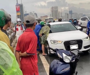 Thi thể người đàn ông dưới chân cầu Nhật Tân, trên cầu xe Audi A6 bị bỏ lại vẫn đang nổ máy