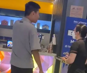 Quản lý rạp đòi xé vé vì khách không đủ tuổi xem phim?