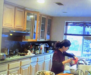 Camera giấu kín bắt quả tang nữ bác sĩ da liễu đầu độc chồng