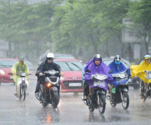 Bão số 2 suy yếu vẫn gây mưa xối xả ở Bắc bộ, nguy cơ lũ quét nhiều nơi