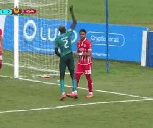 Pha ăn vạ 'lố' nhất mọi thời đại ở Malaysia: Có lẽ Neymar cũng phải gọi bằng sư phụ