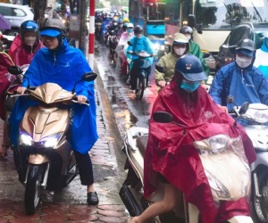 Dự báo thời tiết 12/8: Hà Nội tiếp diễn mưa to và giông