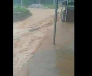 Video: Lũ quét tràn về Hòa Bình sau bão số 2