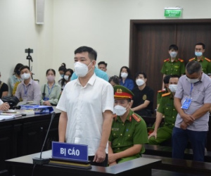 Tòa bác yêu cầu thay đổi kiểm sát viên của cựu đại tá Phùng Anh Lê