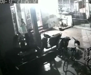 Chủ shop quần áo ở Vĩnh Phúc cầm dao 'xử lý' người chia sẻ bài phốt