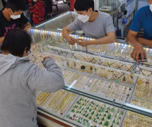Giá vàng hôm nay 14-8: Giá vàng SJC vẫn quá cao so với thế giới
