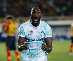 Lukaku giúp Inter có 3 điểm nhọc nhằn, Milan đại thắng ngày ra quân