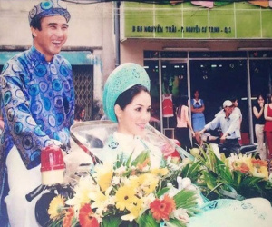 Ảnh cưới 'cực phẩm' 17 năm trước của MC Quyền Linh và bà xã doanh nhân bỗng 'hot trở lại'