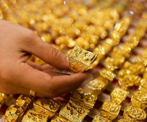 Giá vàng trong nước lao dốc, 'bốc hơi' gần 1 triệu đồng/lượng