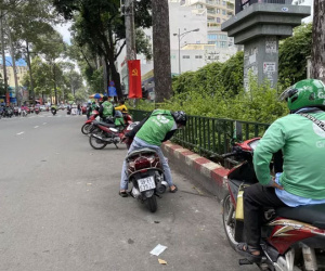 Grab nêu lý do 'phụ phí nắng nóng gay gắt' không đến tay tài xế