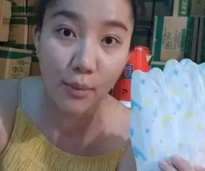 Vừa đẻ hơn 10 ngày, vợ Lê Dương Bảo Lâm đã livestream nói ra rả