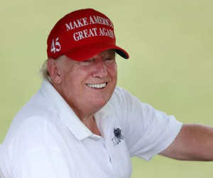 FBI trả lại hộ chiếu, ông Trump nói lời cảm ơn