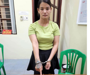 Bắt giữ thiếu nữ giấu ma tuý trong áo ngực