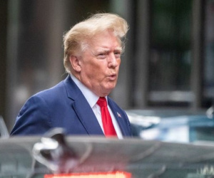 Tiền ồ ạt vào ủy ban của ông Donald Trump sau khi bị FBI khám xét nhà