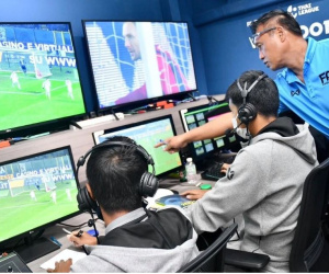VAR: Công nghệ đốt tiền trong bóng đá