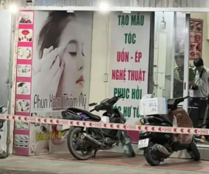 Nổi cơn ghen, cô gái bị người tình đâm chết trong tiệm cắt tóc