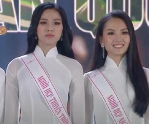 Khoảnh khắc Đỗ Thị Hà nắm tay Mai Phương hai năm trước hot trở lại