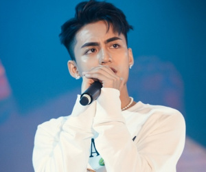 Dân mạng phản ứng về màn hát live đầu tiên của em trai Sơn Tùng: 'Cái gì cũng thiếu, chỉ tự tin là thừa'!
