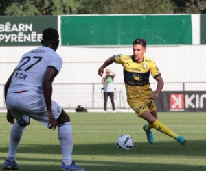 Người hâm mộ Việt Nam chỉ trích Pau FC: Đá còn thua các đội V.League!