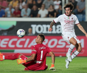 Milan hòa hú vía, Napoli lên đỉnh bảng xếp hạng