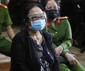 Bà Dương Thị Bạch Diệp nhập viện, phiên tòa phải tạm hoãn