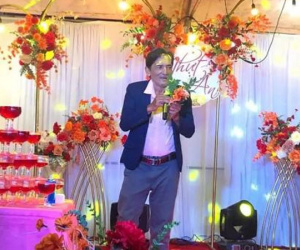 Thương Tín bất ngờ xuất hiện trên sân khấu của một đám cưới, dân tình đặt ra nghi vấn đi hát mưu sinh?
