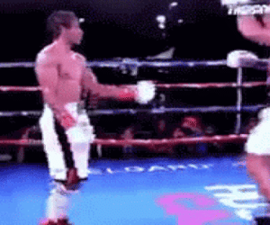 Chiến thắng xấu xí nhất năm: Giả vờ chạm găng, võ sĩ 'đánh lén' hạ knock-out đối thủ