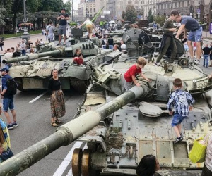 Ukraine trưng bày 'xác' vũ khí Nga trên đường phố kỷ niệm 'Ngày Độc Lập'