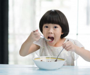 Ăn sáng ở nhà hay bên ngoài tốt hơn? Đáp án khiến nhiều bố mẹ đổi cách cho con ăn sáng bấy lâu