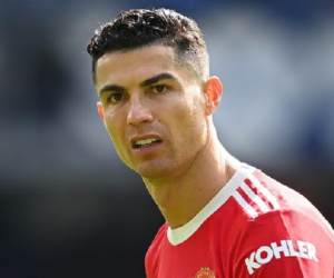 Ronaldo bị tố gọi điện 'khủng bố tinh thần' gia đình cậu bé tự kỷ