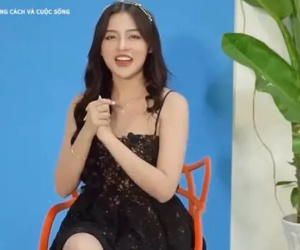 Hot girl trứng rán Thanh Tâm khoe làm MC VTV, sốc từ mặt đến quần áo