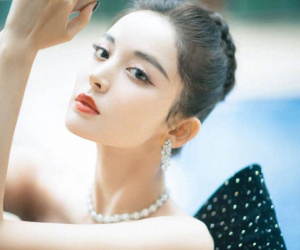 Đời tư tai tiếng của 'mỹ nhân Tân Cương' được khen đẹp hơn Địch Lệ Nhiệt Ba