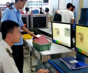 Kết quả giám định gói tinh thể màu trắng phát hiện trong túi quần vị hành khách là công an