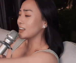'Quỳnh Búp Bê' - Phương Oanh khiến dân mạng ngán ngẩm khi hát nhạc nước ngoài
