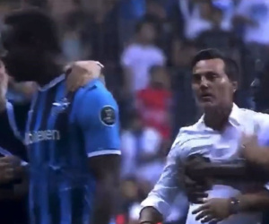 Clip: 'Ngựa chứng' Balotelli chỉ thẳng mặt, tính 'tẩn' nhau với HLV
