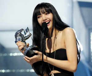 MTV VMAs 2022: Lisa (BLACKPINK) làm nên lịch sử tại MTV 2022, trở thành nghệ sĩ solo đầu tiên giành giải Best Kpop