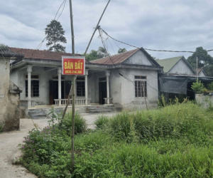 Cụ bà 81 tuổi 'tố' bị mất đất sau khi đến lăn tay tại nhà cán bộ tư pháp xã
